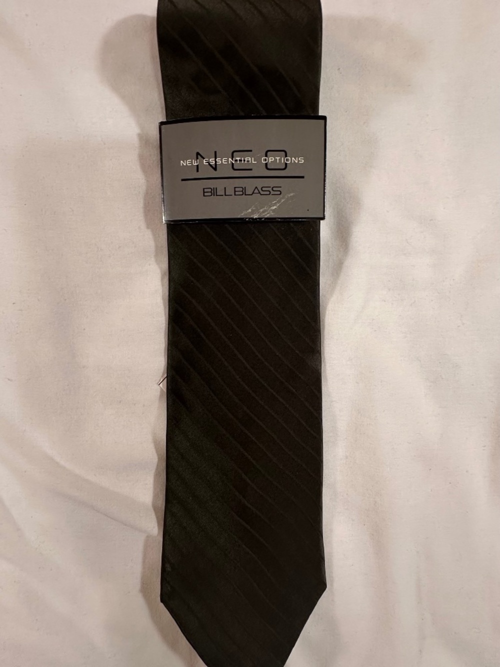 NWT NEO Bill Blass wide, vintage olive green 100% silk tie